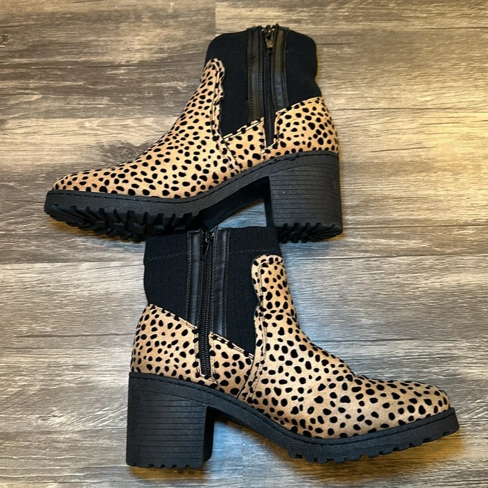 Qupid Chelsea Cheetah Bootie Spotted Faux Suede Zip-Up - SZ 8 - Picture 2 of 6